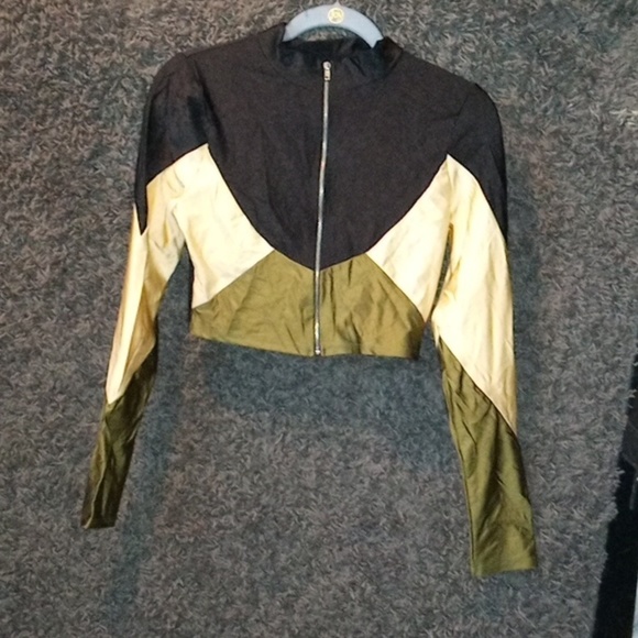 Matching activewear set size large. - Picture 2 of 9